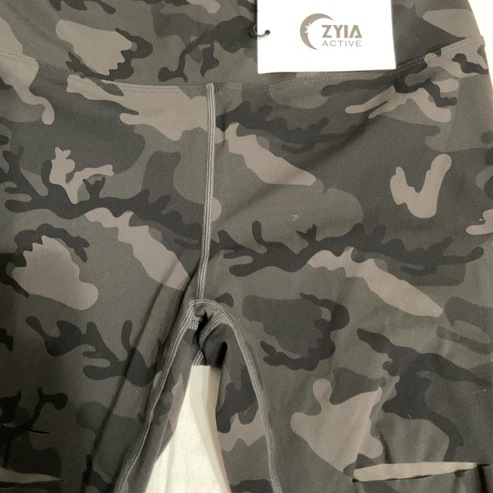 Zyia active  USA Camouflage distressed Leggings new with tags size 12